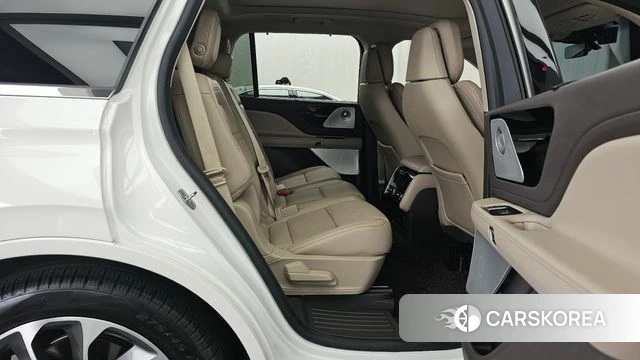 Lincoln Aviator 2nd generation 2020 Белый из Кореи, фото 2