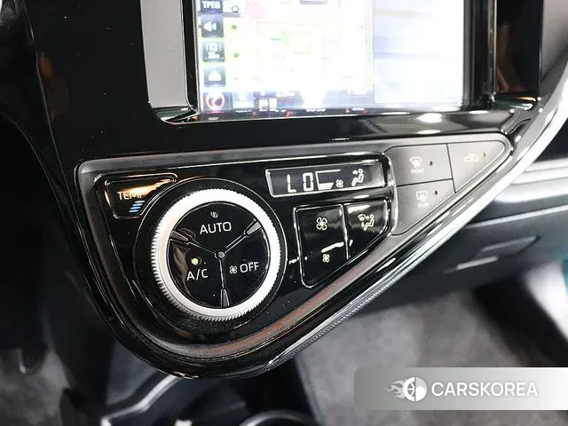 Toyota Prius C 2018 Синий нефрит из Кореи, фото 2