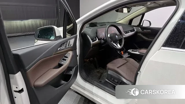 BMW 2 Series Active Tourer (U06) 2024 Белый из Кореи, фото 2