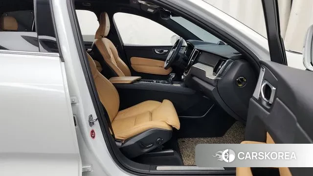 Volvo XC60 second Generation 2019 Белый из Кореи, фото 2