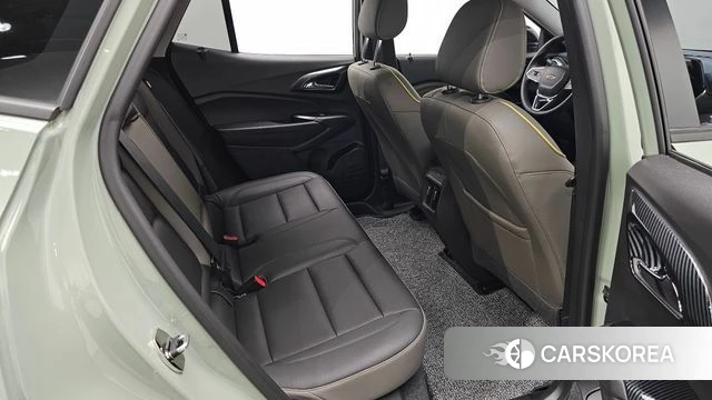 Chevrolet (GM Daewoo) Trax Crossover 2024 Зеленый из Кореи, фото 2