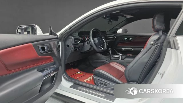 Ford Mustang 7th Generation 2024 Белый из Кореи, фото 2