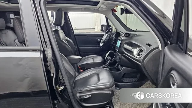 Jeep Renegade 2018 Черный из Кореи, фото 2