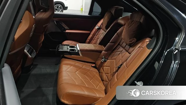 BMW 7 Series (G70) 2024 Белый из Кореи, фото 2