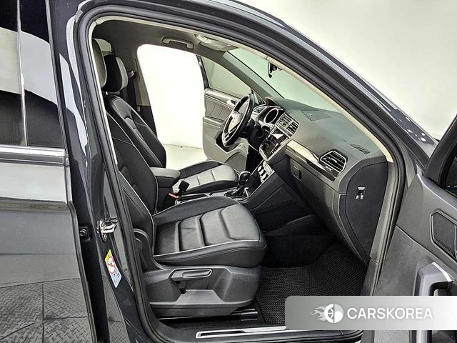 Volkswagen Tiguan second Generation 2019 Серый из Кореи, фото 2