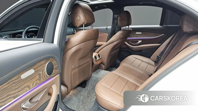 Mercedes-Benz E-Class W213 2023 Белый из Кореи, фото 2