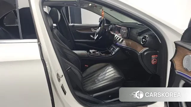 Mercedes-Benz E-Class W213 2018 Белый из Кореи, фото 2