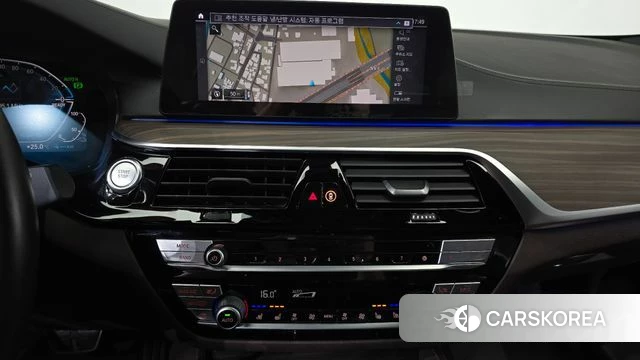 BMW 5 Series (G30) 2020 Белый из Кореи, фото 2