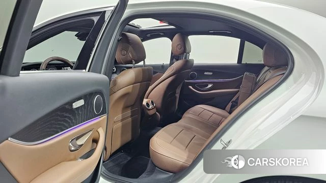Mercedes-Benz E-Class W213 2021 Белый из Кореи, фото 2