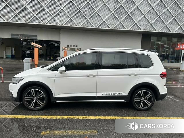 Volkswagen Touran L 2021 Белый из Китая, фото 2