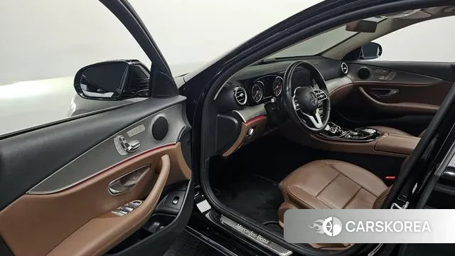 Mercedes-Benz E-Class W213 2018 Черный из Кореи, фото 2