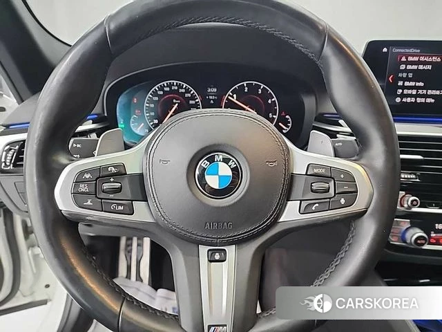 BMW 5 Series (G30) 2019 Белый из Кореи, фото 2