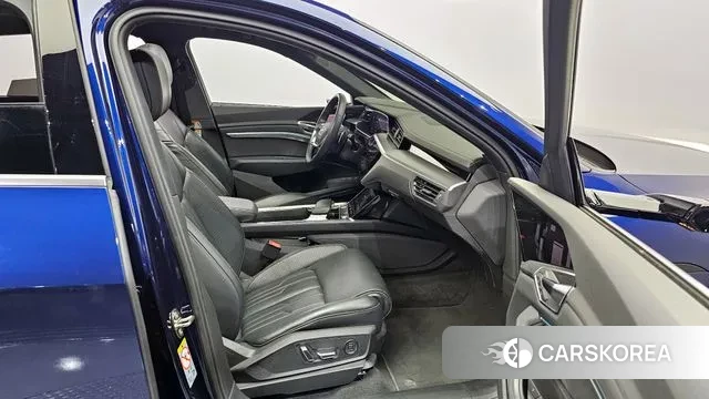 Audi e-Tron 2021 Синий из Кореи, фото 2