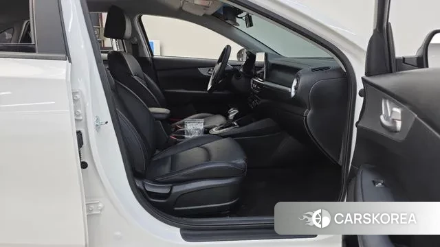 Kia The New K3 2nd generation 2022 Белый из Кореи, фото 2