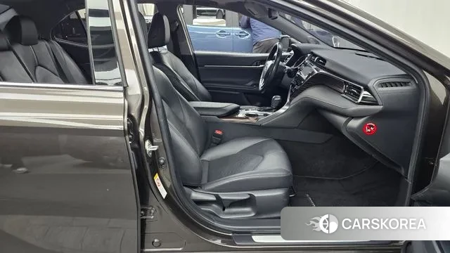 Toyota Camry (XV70) 2018 Коричневый из Кореи, фото 2