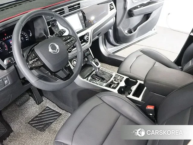 Ssangyong Beautiful Korando 2023 Серебристо-серый из Кореи, фото 2