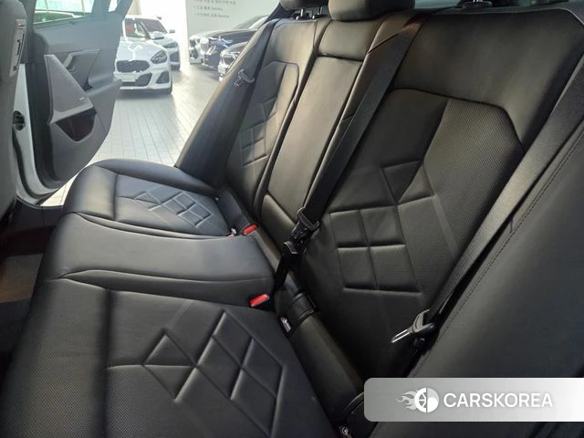 BMW 5 Series (G60) 2023 Белый из Кореи, фото 2