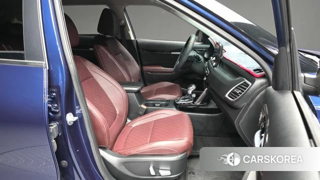 Kia Seltos 2019 Синий из Кореи, фото 2