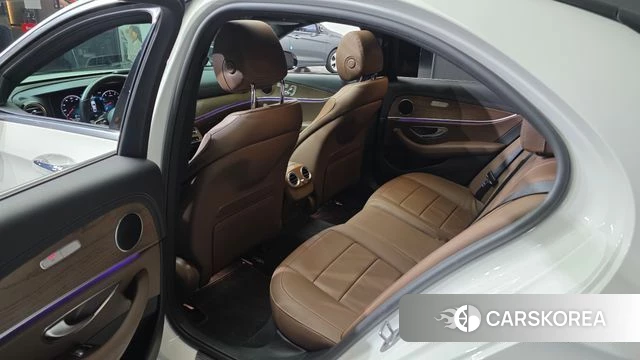 Mercedes-Benz E-Class W213 2021 Белый из Кореи, фото 2