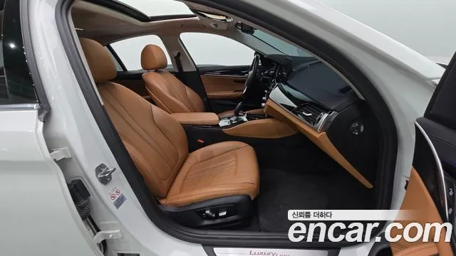 BMW 5 Series (G30) 2018 Белый из Кореи, фото 2