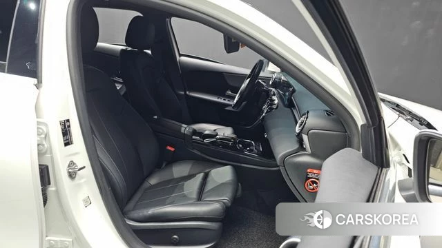 Mercedes-Benz A-Class W177 2023 Белый из Кореи, фото 2