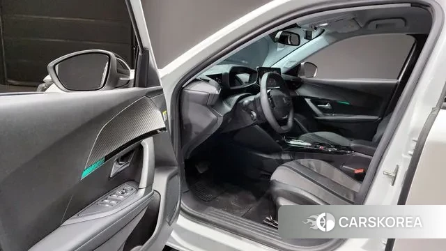 Peugeot e-2008 second generation 2022 Белый из Кореи, фото 2