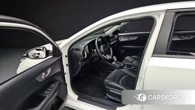 Kia The New K3 2nd generation 2021 Белый из Кореи, фото 2