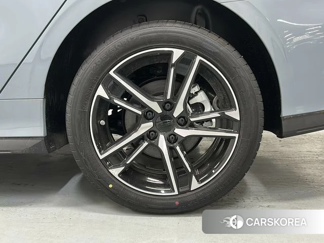 Geely Automobile Binrui 2026 Серебристо-серый из Китая, фото 2