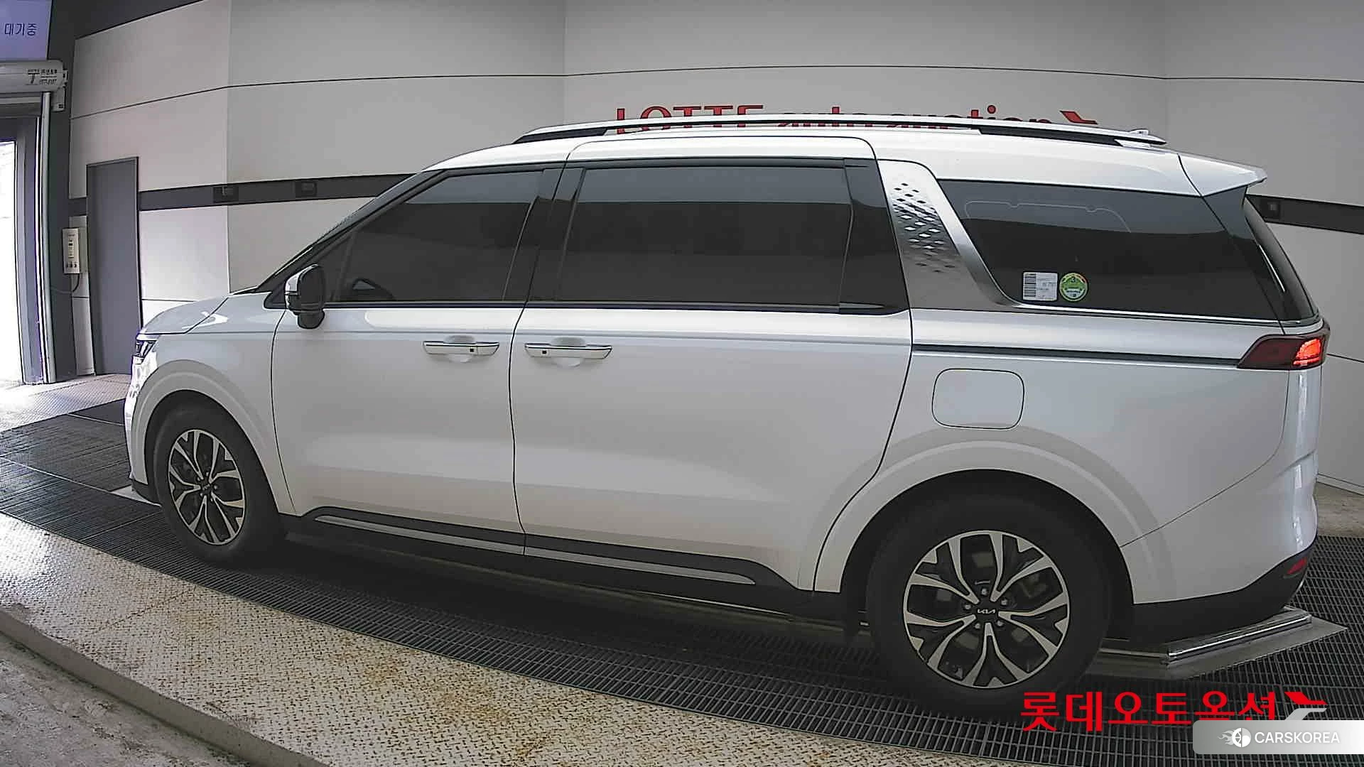 Kia Carnival 2023 Белый из Кореи, фото 2