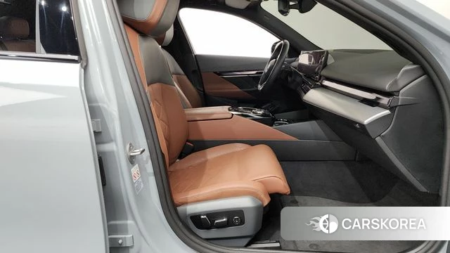 BMW 5 Series (G60) 2024 Небесно-голубой из Кореи, фото 2