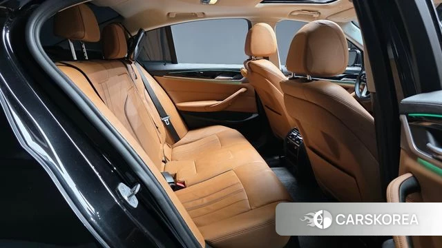 BMW 5 Series (G30) 2019 Черный из Кореи, фото 2