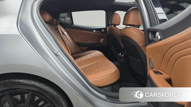 Kia Stinger Meister 2023 Серебряный из Кореи, фото 2