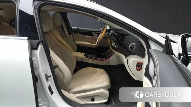 Mercedes-Benz CLS-Class C257 2023 Белый из Кореи, фото 2