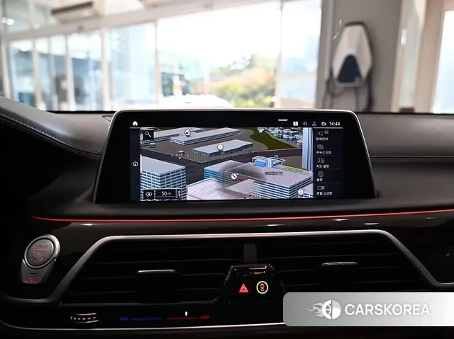 BMW 7 Series (G11) 2021 Черный из Кореи, фото 2