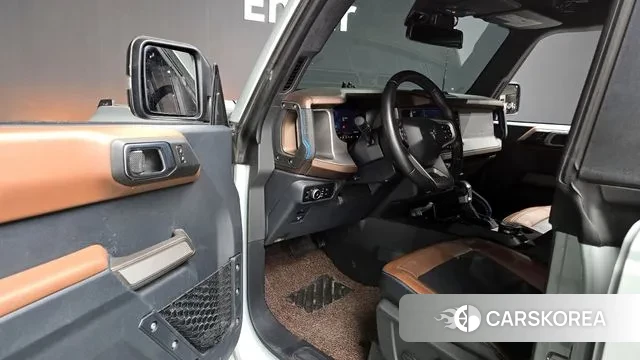 Ford Bronco 6th Generation 2023 Серебристо-серый из Кореи, фото 2