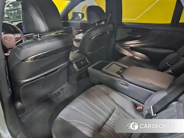 Lexus LS500 5th generation 2022 Серебряный из Кореи, фото 2