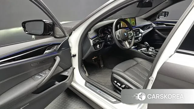 BMW 5 Series (G30) 2023 Серый из Кореи, фото 2