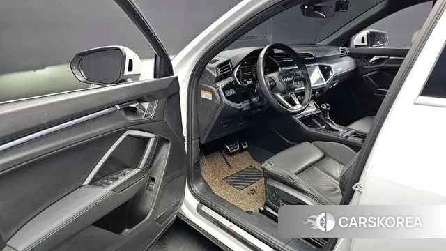 Audi Q3 (F3) 2022 Белый из Кореи, фото 2