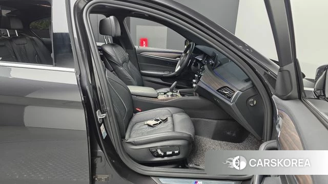 BMW 5 Series (G30) 2018 Серый из Кореи, фото 2