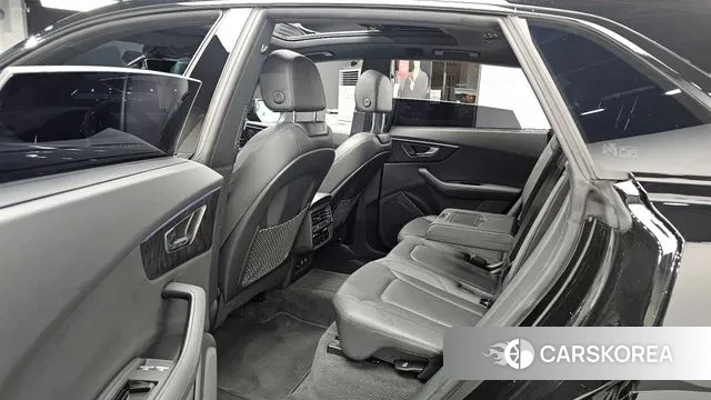 Audi Q8 (4M) 2023 Черный из Кореи, фото 2