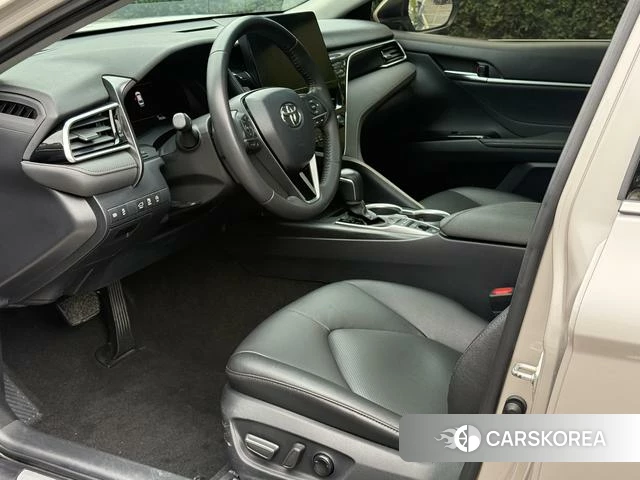 Toyota Camry 2022 Серебристо-серый из Китая, фото 2