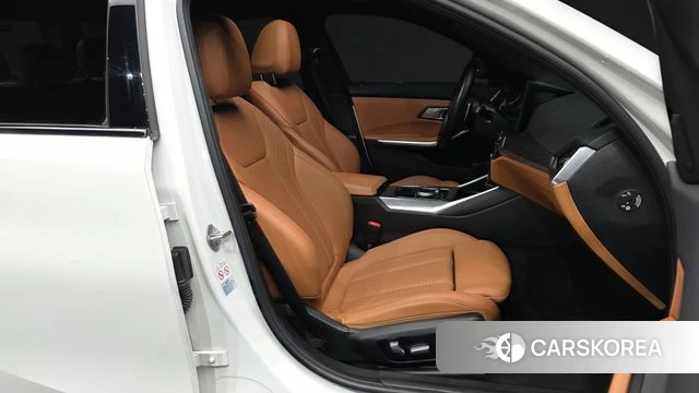 BMW 3 Series (G20) 2023 Белый из Кореи, фото 2