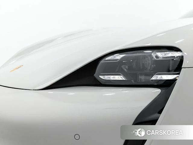 Porsche Taycan 2024 Жемчужный цвет из Кореи, фото 2