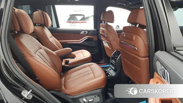 BMW X7 (G07) 2023 Черный из Кореи, фото 2