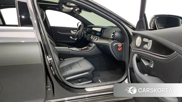 Mercedes-Benz E-Class W213 2022 Серый из Кореи, фото 2