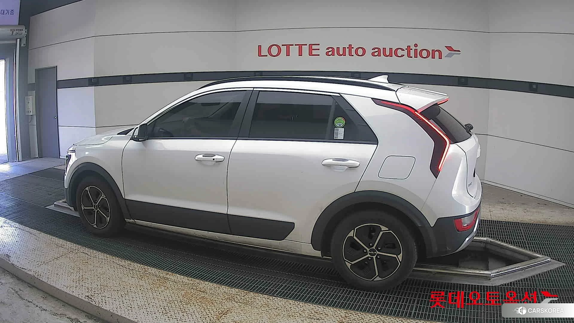 Kia Niro Hybrid 2022 Snow White Pearl (optional) из Кореи, фото 2