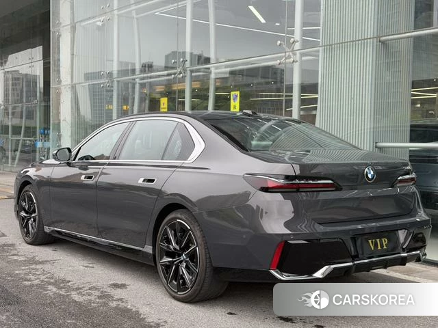 BMW 7 series 2023 Темно-серый из Китая, фото 2