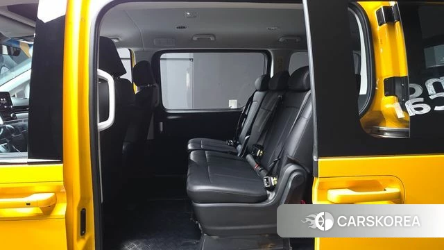 Hyundai Staria 2024 Желтый из Кореи, фото 2