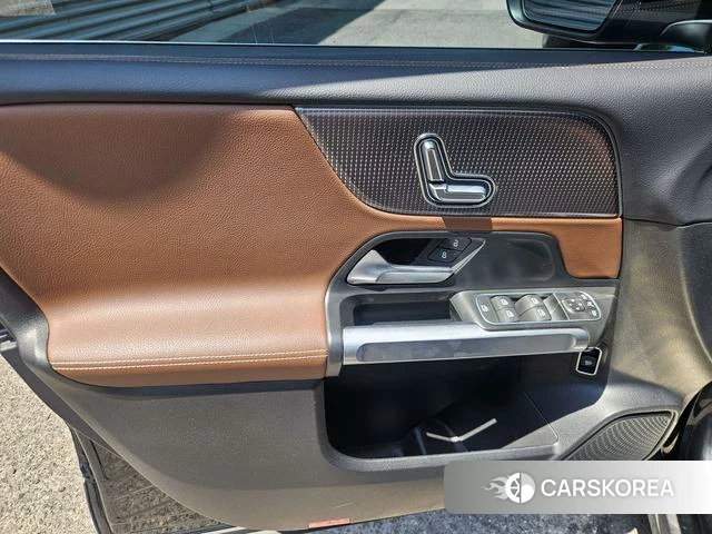 Mercedes-Benz GLB 2023 Черный из Китая, фото 2