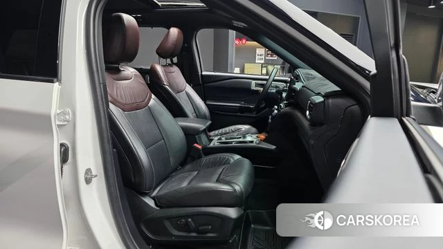 Ford Explorer 6th Generation 2022 Белый из Кореи, фото 2